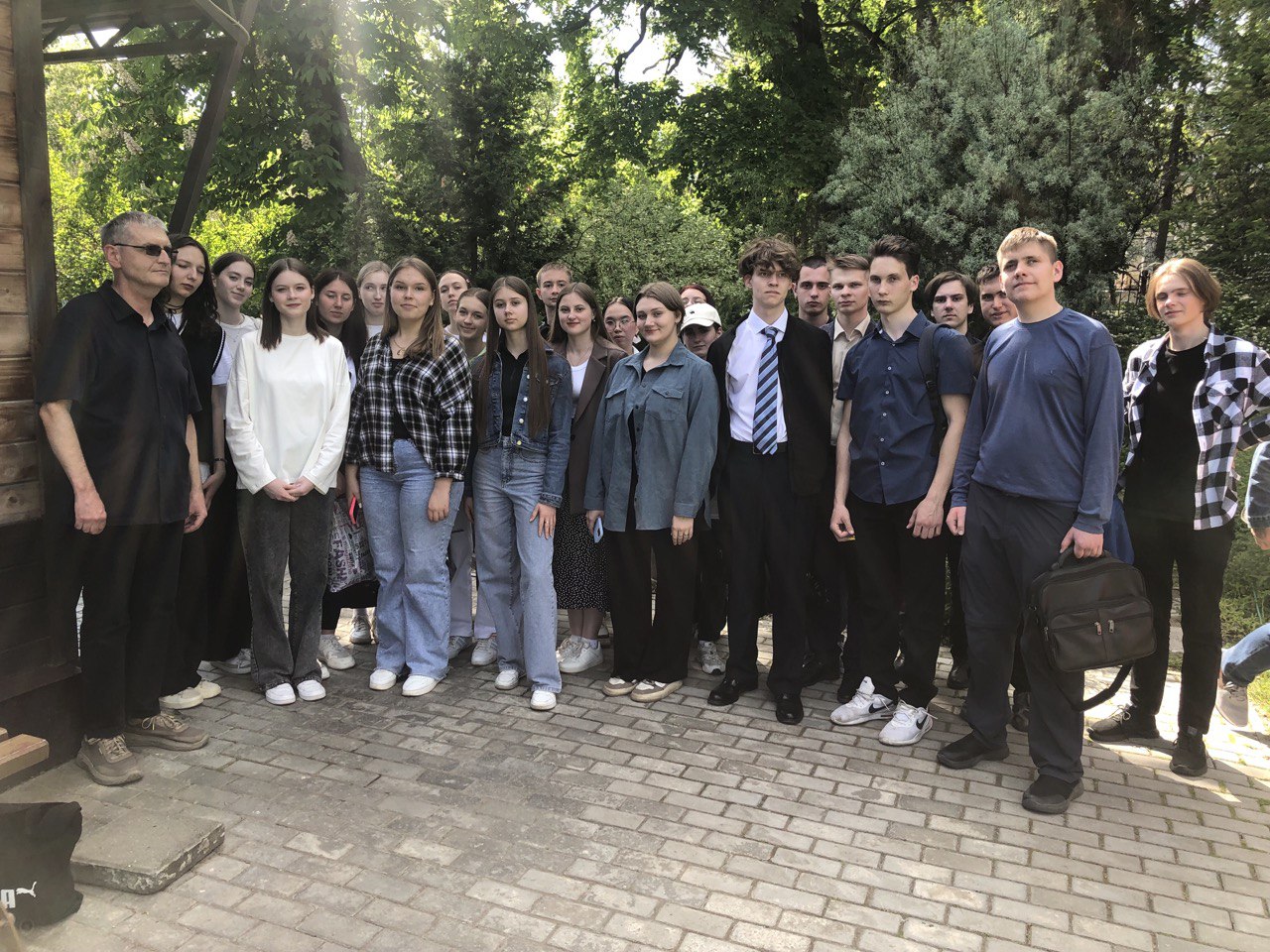 21 мая 2024 года студенты группы 23ИПО1 (куратор - проф. каф. ВИиО В.И. Шувалов) посетили Ботанический сад им. И.И. Спрыгина ПГУ